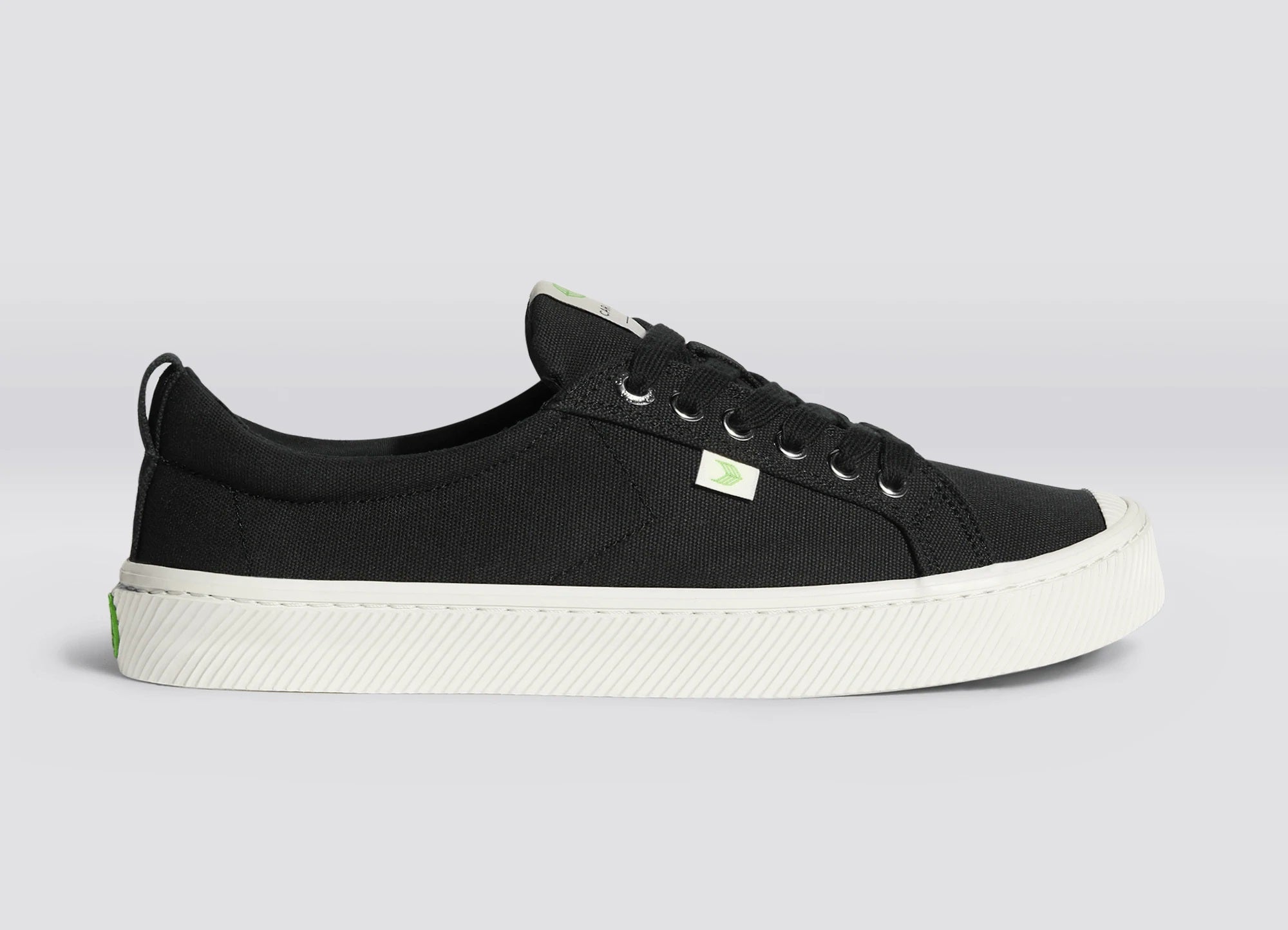 Cariuma Oca Low Black Canvas