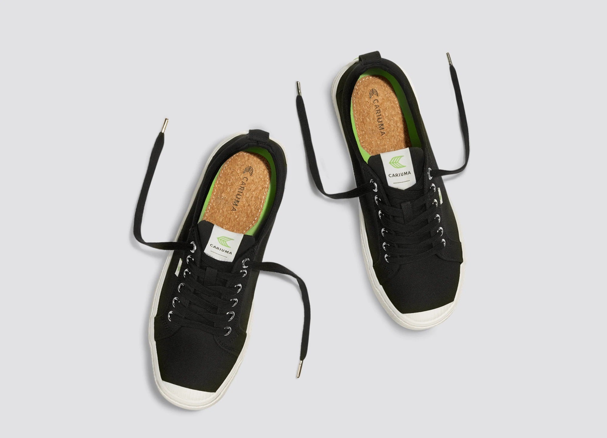 Cariuma Oca Low Black Canvas